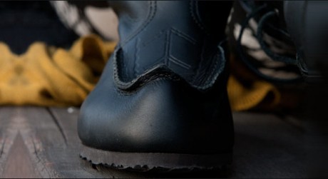 The first peaked shoes sewn by machine